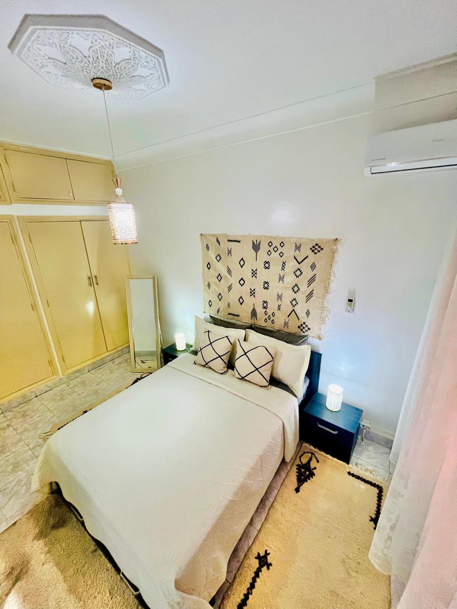 Apartment With Ac, Patio And Rooftop Appartement Climatise Avec Patio Et Toit Terrasse มาร์ราเกช ภายนอก รูปภาพ