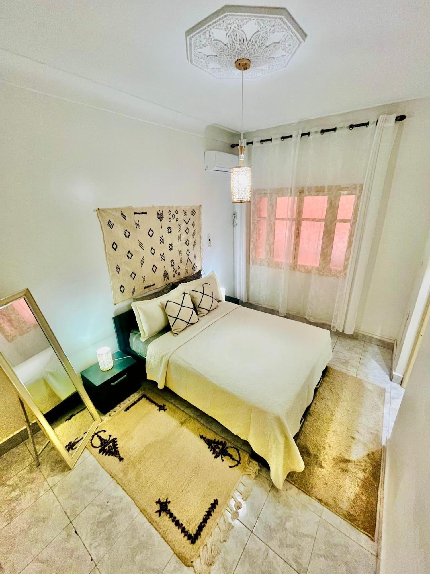 Apartment With Ac, Patio And Rooftop Appartement Climatise Avec Patio Et Toit Terrasse มาร์ราเกช ภายนอก รูปภาพ